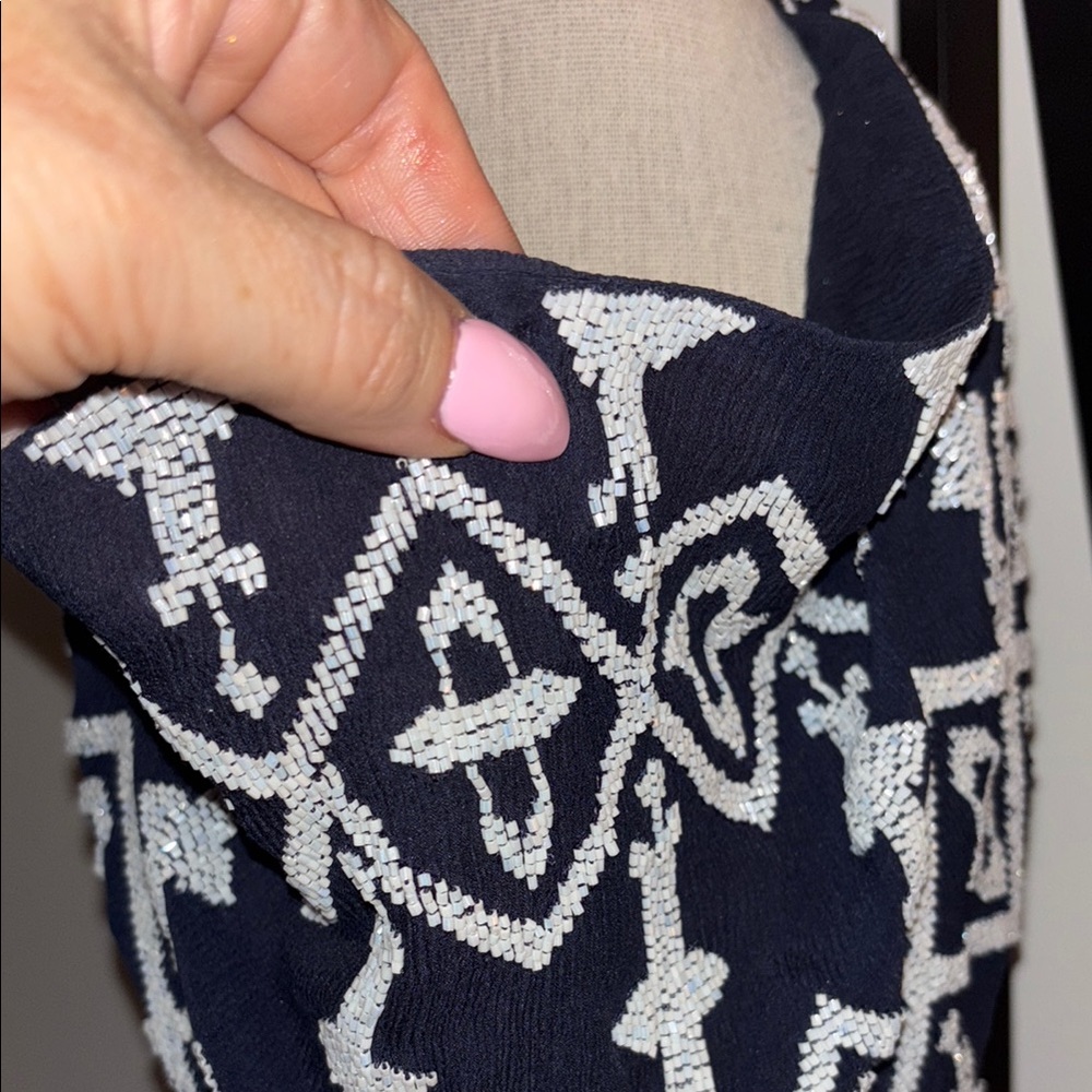 Navy and White Patterned Knit Scarf - Picture 2 of 3